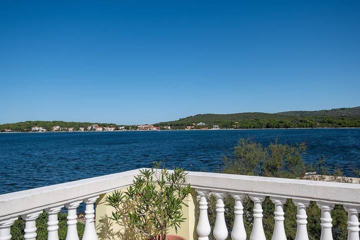 Ganze Wohnung, 1-Zimmer-Ferienwohnung am Strand Veli Rat, Dugi otok in Sali, Dugi Otok