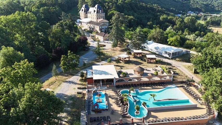 Camping pour 2 personnes, avec Terrasse et Jardin ainsi que Piscine et Vue