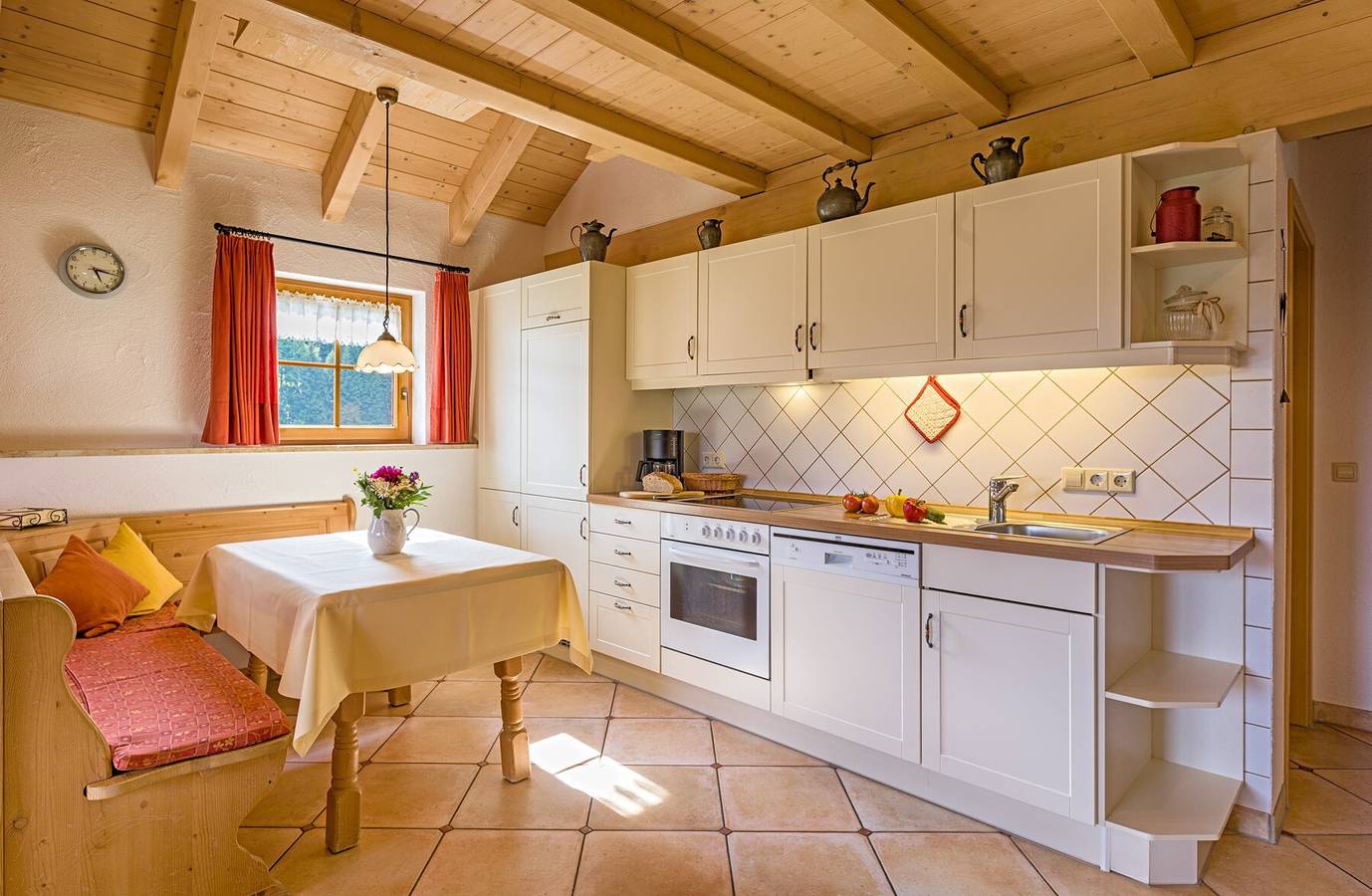 Ganze Wohnung, Ferienwohnung 'Fichte' mit Gemeinschaftsgarten, Balkon und Wi-Fi in Schwärzenbach (Titisee-Neustadt), Titisee-Neustadt