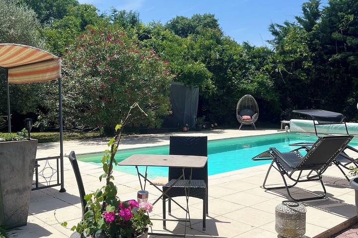 Chambre d’hôte pour 4 personnes, avec Jardin et Piscine à Beychac-et-Caillau