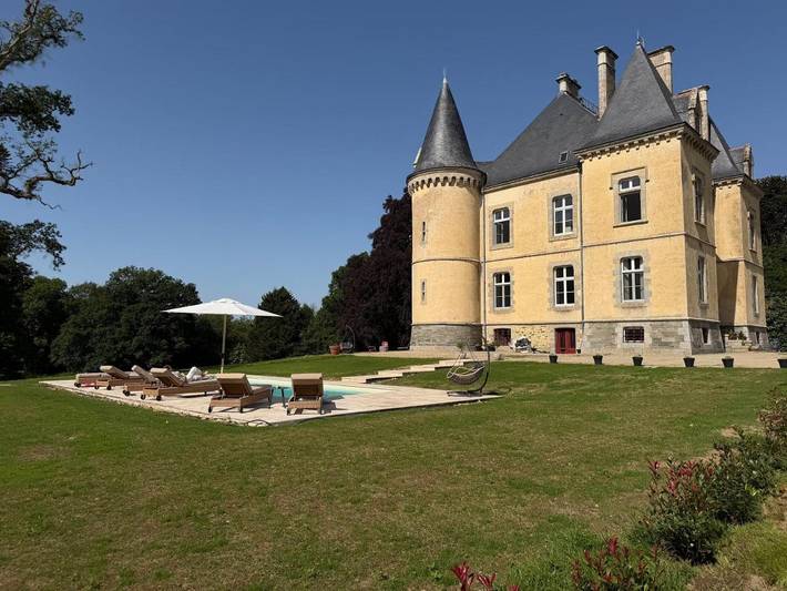 Location de vacances pour 2 personnes, avec vue sur le lac et piscine ainsi que vue et jardin à Saint-Vincent-sur-Oust - 4