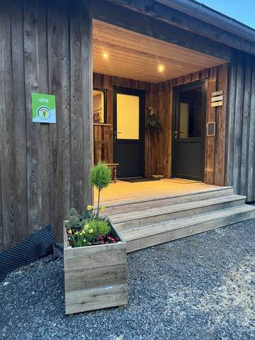 Gîte pour 10 personnes, avec jardin ainsi que terrasse et jacuzzi, animaux acceptés à Ramonchamp