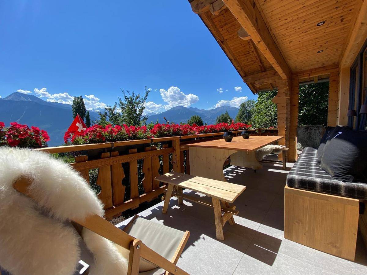 Chalet in St-Maurice-de-Laques, Mollens