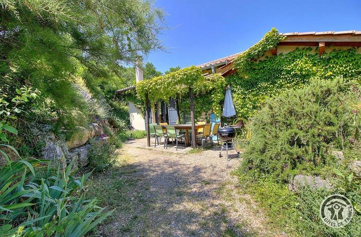 Gîte pour 9 personnes, avec Terrasse ainsi que Jardin et Piscine à Villié-Morgon - 2