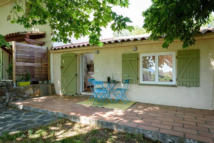 Apartament wakacyjny dla 2 osób, z Taras i Ogród oraz Basen i Widok w Solliès-Pont