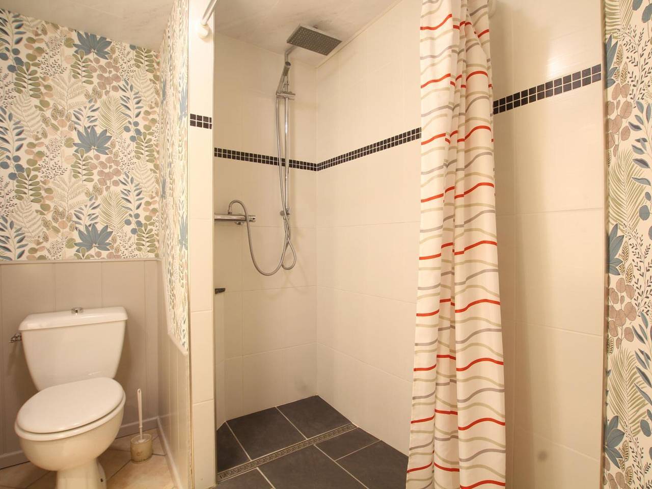 Maison en pierre avec jardin et parking, proche Mont Saint Michel in Isigny-le-Buat, Région d'Avranches