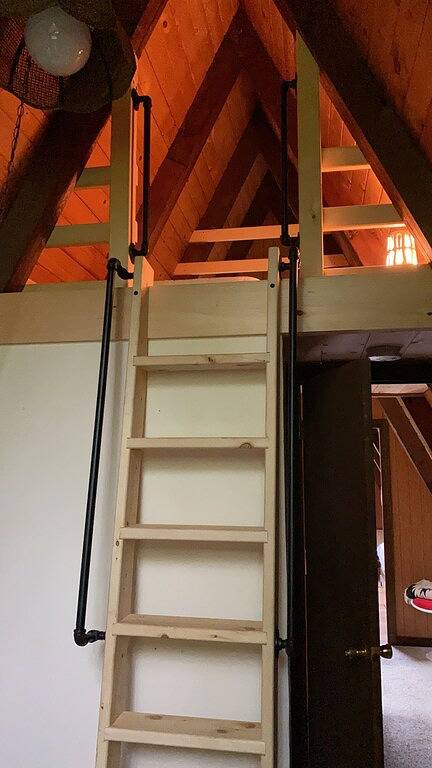 Alpines Chalet mit Außenwhirlpool, 1,6 km von den Skiliften entfernt in Dover (VT), Mount Snow