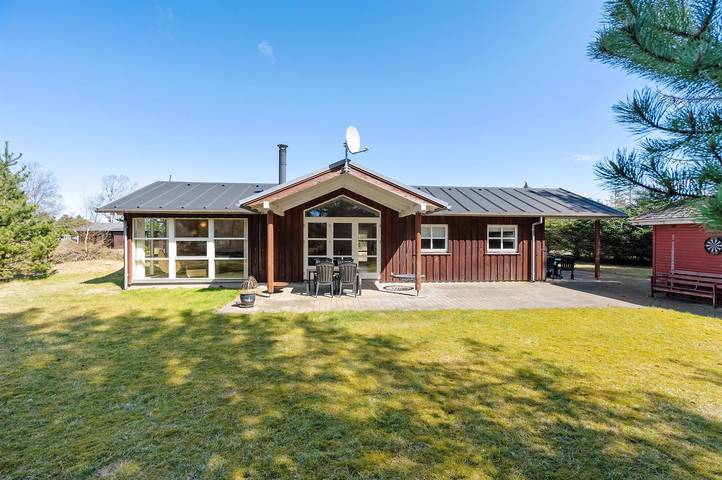 Ferieudlejning for 6 personer, med Terrasse i Hune