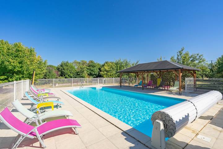 Casa de vacaciones 'Myosotis' con piscina compartida, terraza privada y Wi-Fi in Saint-Seurin-de-Palenne, Región de Jonzac