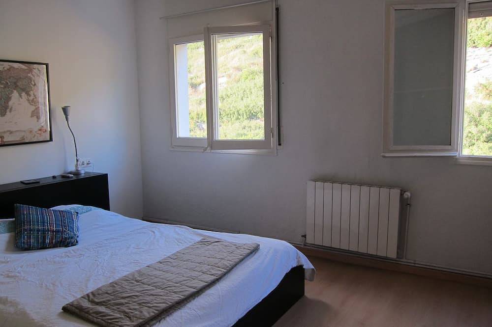 Entire apartment, Girona Spain Center - Can Bici Sleeps  4 people in Girona, Gironès