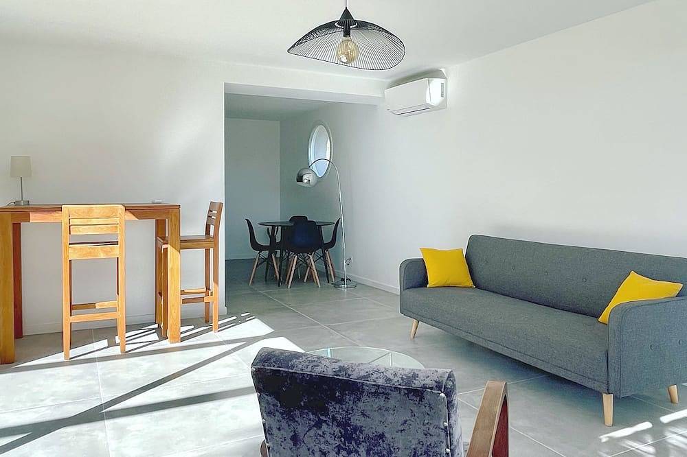 Bohemian Sausset, between vineyards and sea in Martigues, Istres region