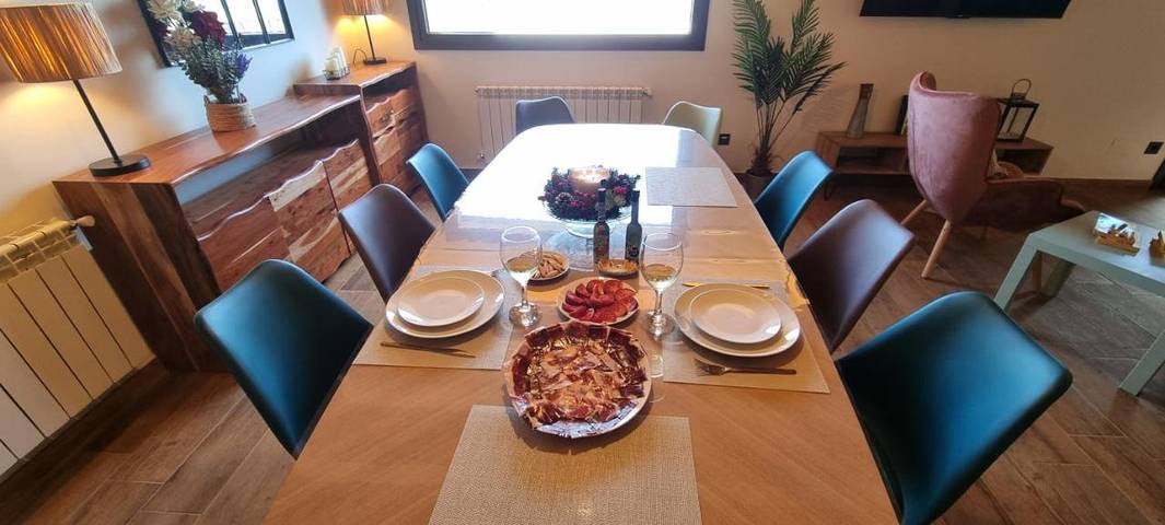 Casa de vacaciones para 13 personas, con piscina además de jardín y vistas, Se admiten mascotas en Castilla y León - 2