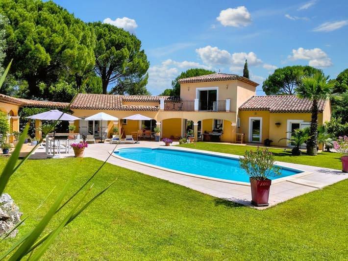 Gîte pour 8 personnes, avec Piscine à Vidauban