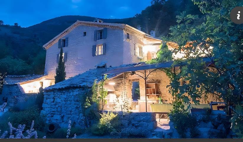 Maison de vacances 'Mas De Charme - Les Angelettes' avec vue sur la montagne, piscine et Wi-Fi in Saint-Ferréol-Trente-Pas, Région de nyons