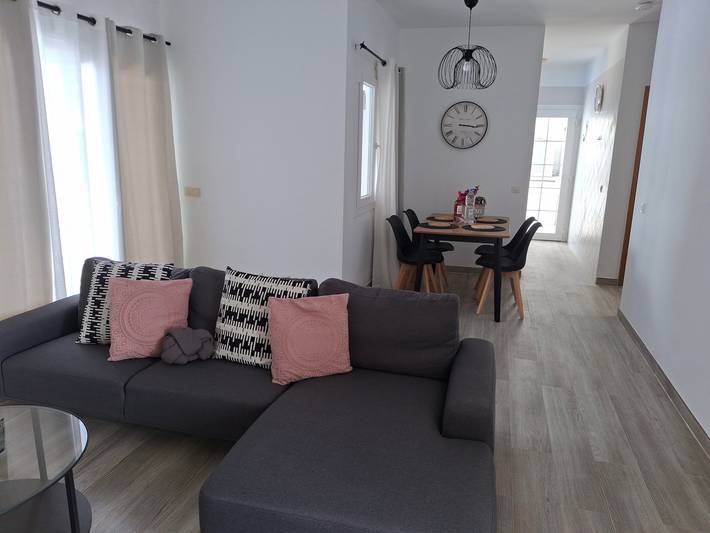 Schöne Villa "Mariola" nahe dem Strand mit beheiztem Pool, Terrasse, Garten & Wlan in Montaña Roja, Yaiza
