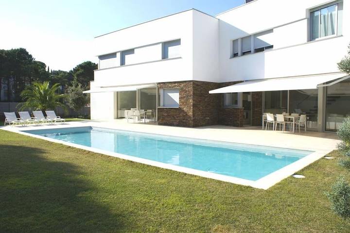 Casa rural para 13 personas, con Terraza además de Jardín y Piscina en Puerto de la Selva