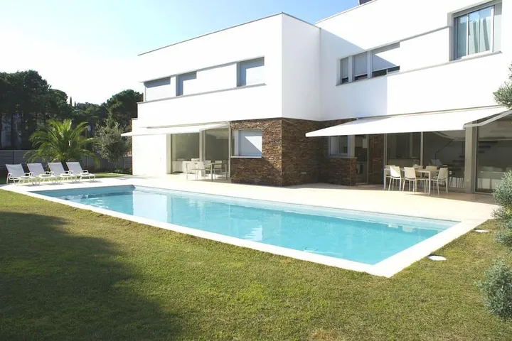 Villa for 13 people, with pool and garden - 1