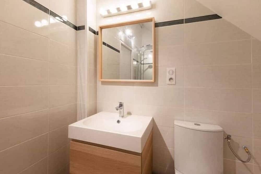 Ganze Wohnung, Independent studio with terrace & private Spa - near Bénodet in Pleuven, Quimper und Umgebung