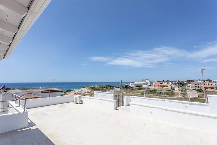 Maison de vacances pour 14 personnes, avec Balcon ainsi que Terrasse et Jardin à Torre San Giovanni