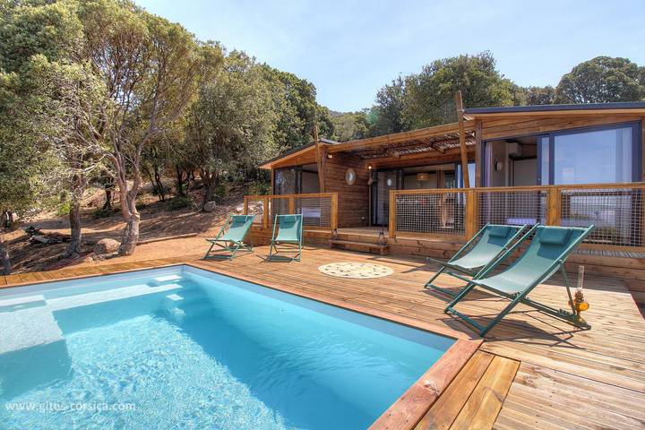 Gîte pour 4 personnes, avec Terrasse et Jardin ainsi que Piscine et Vue