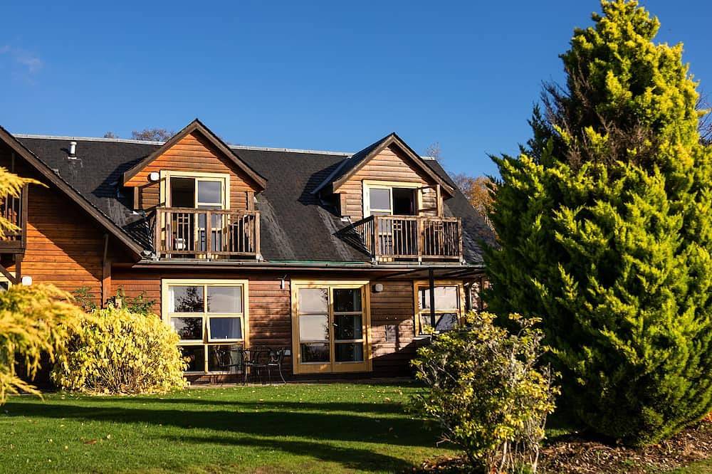 Mellerstain Lodge (No.2) Pets allowed - sleeps 6 guests  in 2 bedrooms in Loch Lomond, Stirling und Umgebung