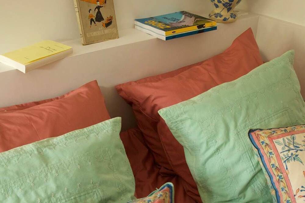 Apartamento entero, Beautiful studio with garden in a large, renovated townhouse from 2021. in Sainte-Famille-en-Auge, Region de Lisieux