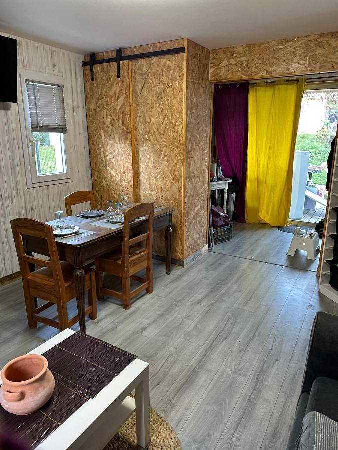 Location de vacances pour 4 personnes, avec vue ainsi que jardin et terrasse dans Saint-Julien-en-Saint-Alban - 2
