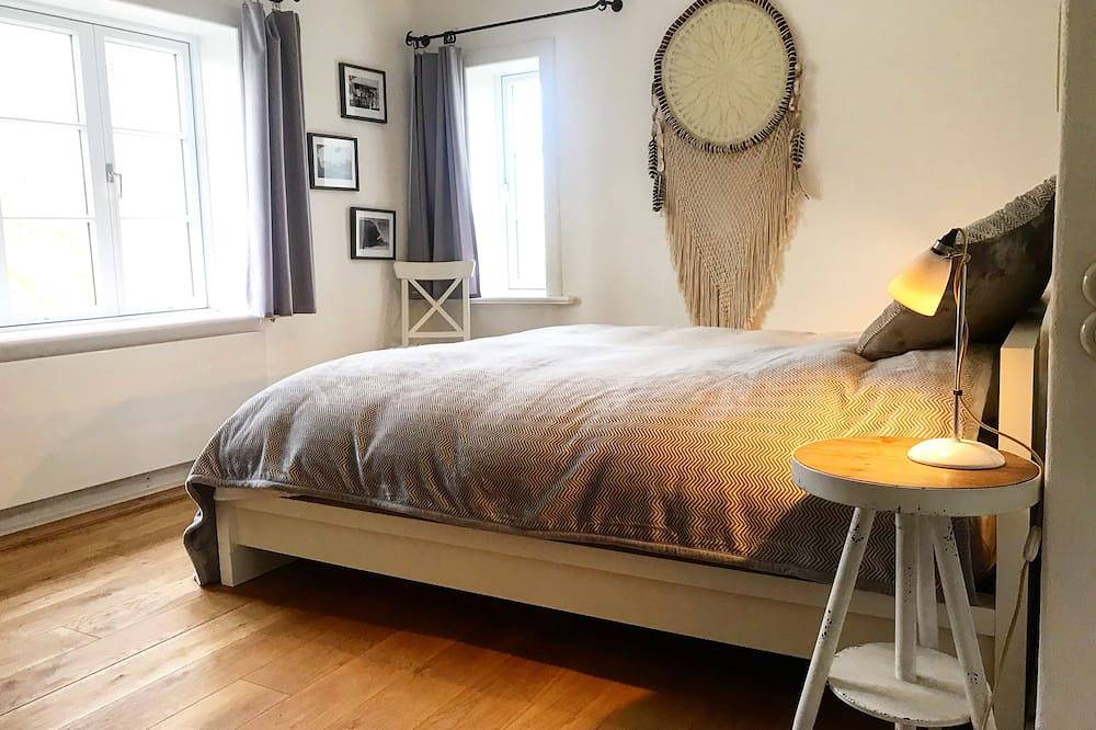 Ganze Wohnung, Warft Simmerdeis/ Apartment 2 im Reetdachhaus mit parkartigem Garten in Oldenswort, Eiderstedt