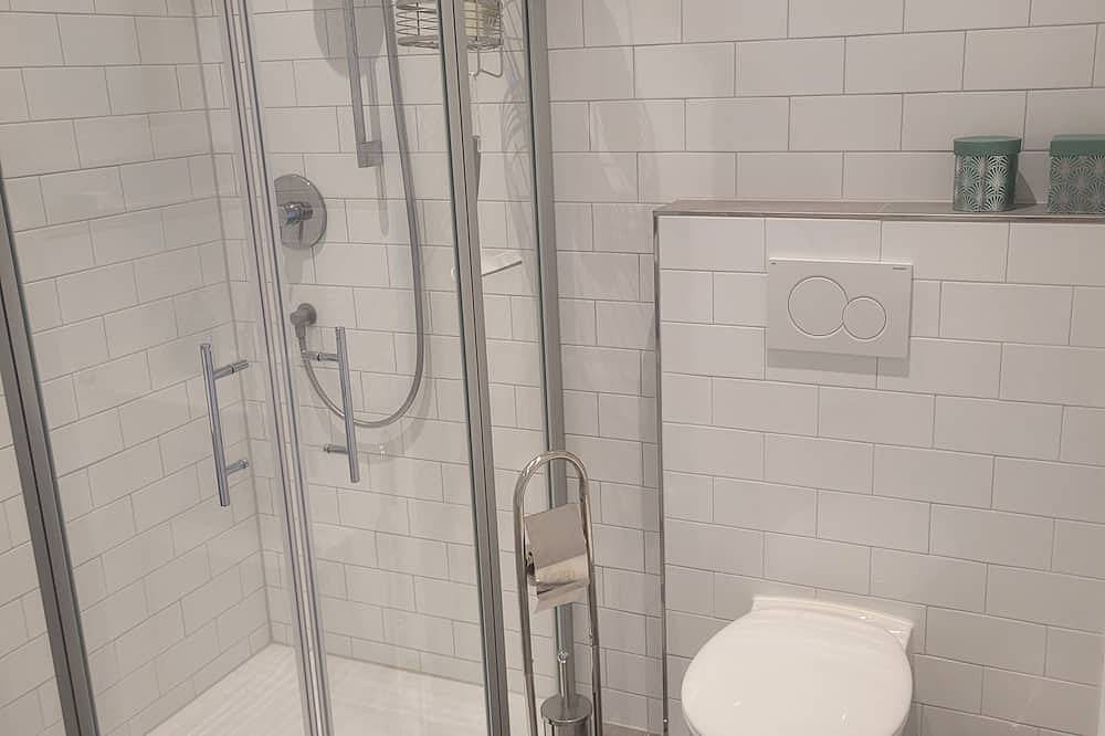 Ganze Wohnung, Niedliche Ferienwohnung in traumhafter Lage am Chiemsee, 5 Min fußläufig zum See in Gstadt am Chiemsee, Chiemsee