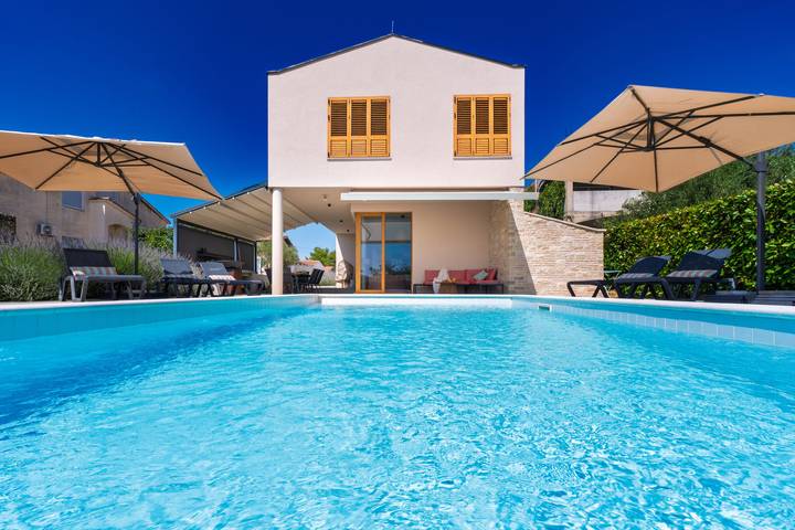 Villa pour 8 personnes, avec jardin et terrasse à Turanj - 4