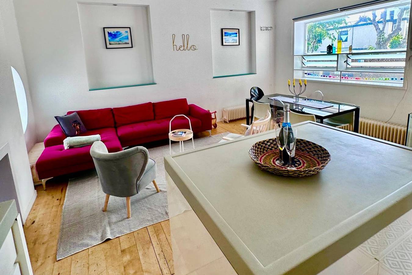 Hove Seaside Cottage, Sleeps 8, 2 Mins to Seafront in Hove, Brighton