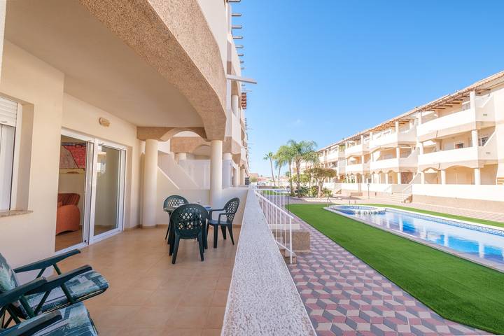 Apartamento entero, Apartamento "Playasol" con piscina compartida, terraza privada y A/C in Zona Triador, Vinaroz