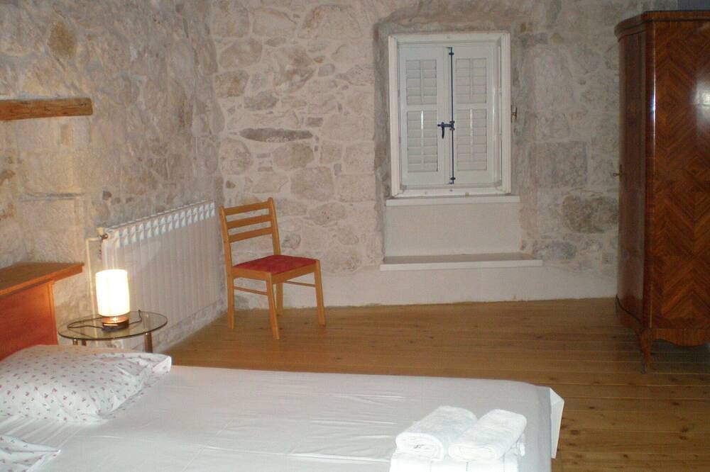Erschwingliche Luxusvilla. Zentral. 3 min zum Strand und kostenlose Parkplätze. in Sutivan, Brac