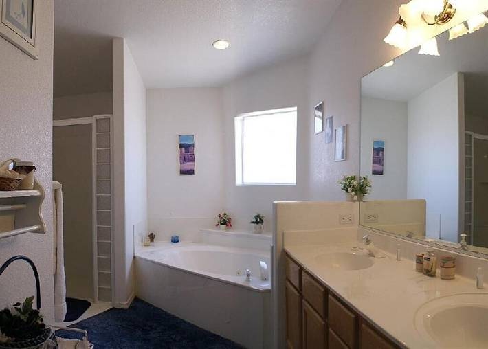 Vacation rental for 14 people, with yard and hot tub in Lake Havasu City