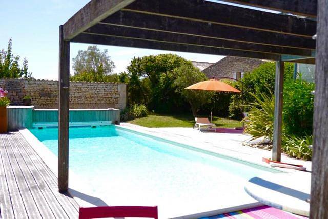 Location de vacances pour 7 personnes, avec jardin et piscine à Cozes - 2