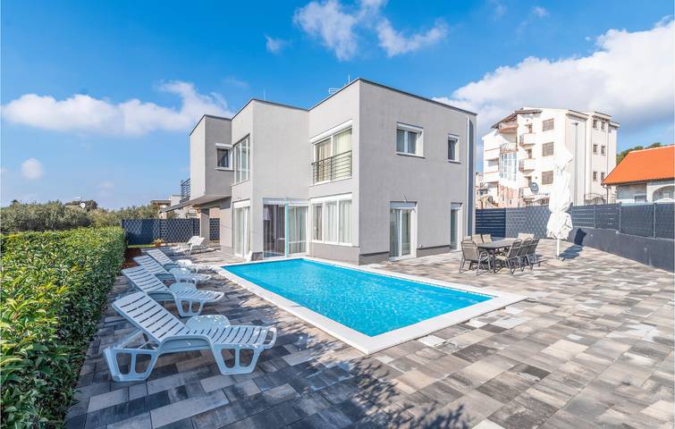 Location de vacances pour 12 personnes, avec piscine et terrasse à Bibinje - 3