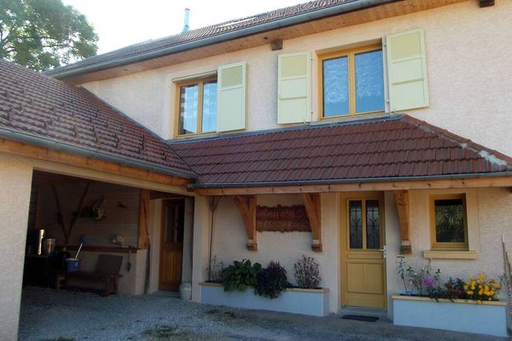 Gîte pour 4 personnes, avec jardin à Bief-des-Maisons