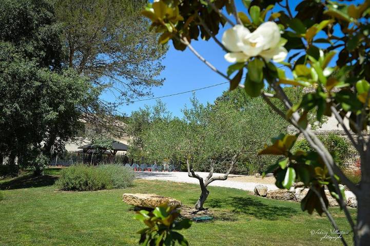 Location de vacances pour 8 personnes, avec jardin ainsi que piscine et sauna à Junas - 2