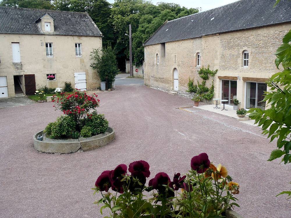 Ferme de l'Église Saint Pierre - Fragrance in Sommervieu, Région de Bayeux