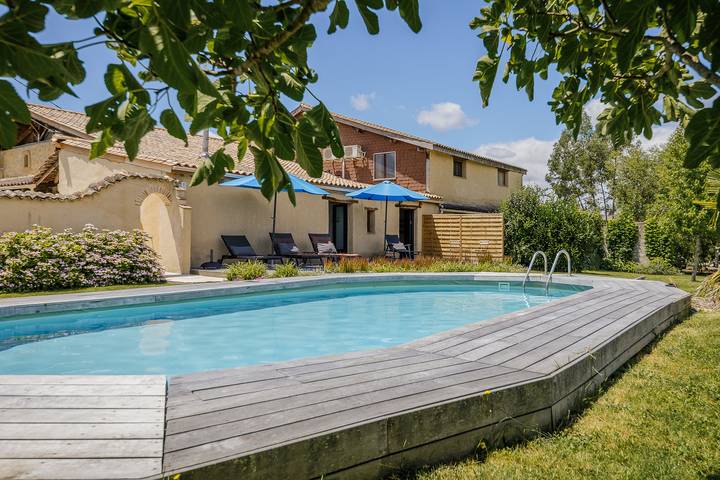 Gîte pour 12 personnes, avec piscine, animaux acceptés