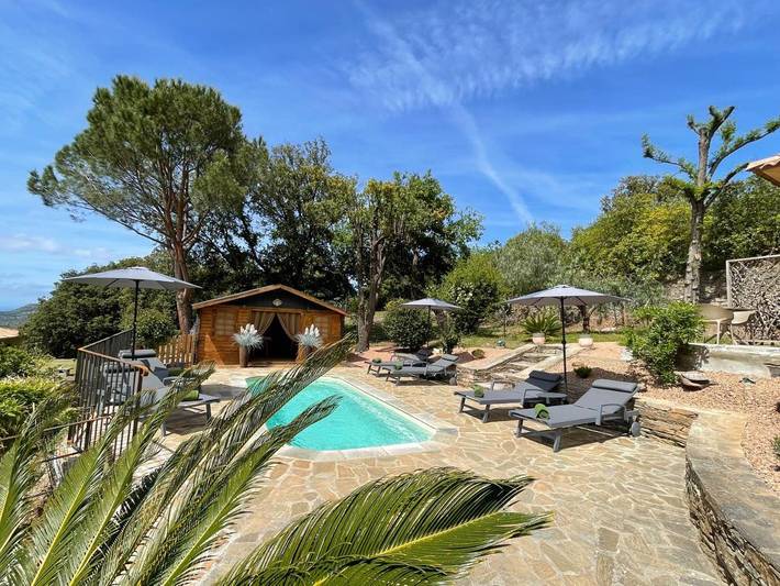Chambre d’hôte pour 2 personnes, avec Terrasse et Jacuzzi ainsi que Jardin et Piscine à Poggio-d'Oletta