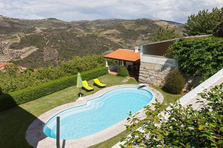 Location de vacances pour 6 personnes, avec balcon et vue ainsi que jardin et piscine dans Tabuaço - 2