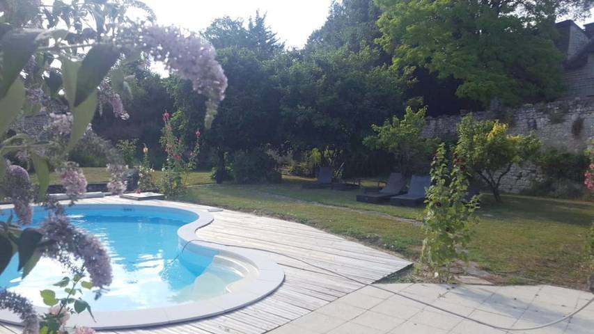 Maison d’hôte pour 8 personnes, avec Jacuzzi et Terrasse ainsi que Jardin et Piscine à Artannes-sur-Thouet