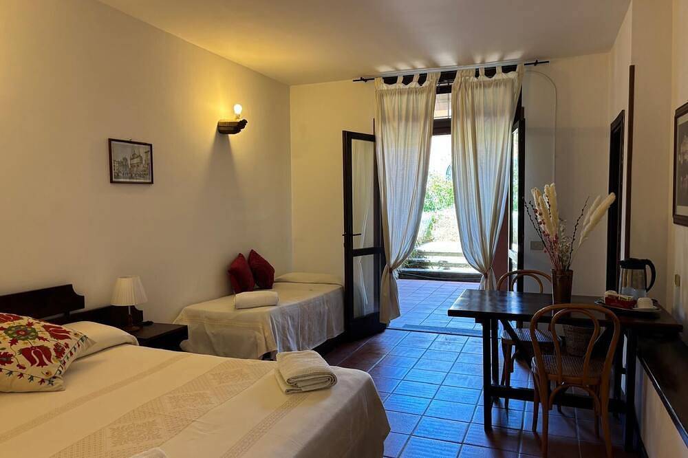 Bracciano Lake Farmhouse - Room Malva in Anguillara Sabazia, Lac de Bracciano