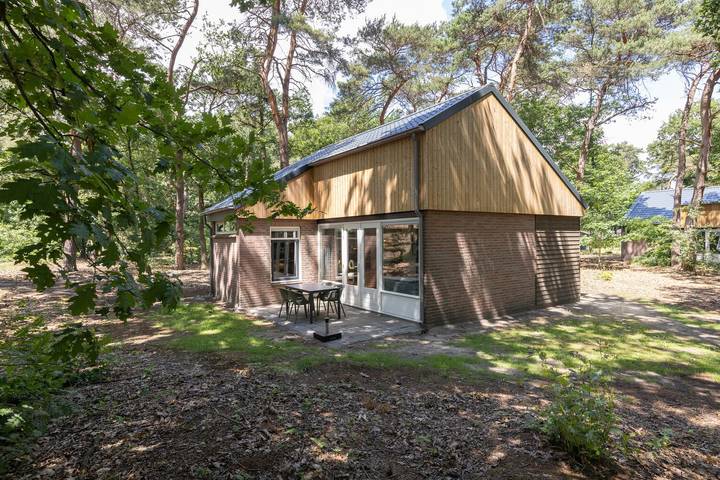 Ferienhaus für 4 Personen, mit Balkon/Terrasse und Terrasse sowie Garten in Vlierden