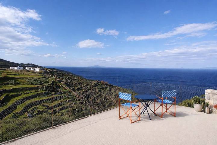 Gîte pour 3 personnes, avec Vue sur l’océan et Jardin dans Folégandros