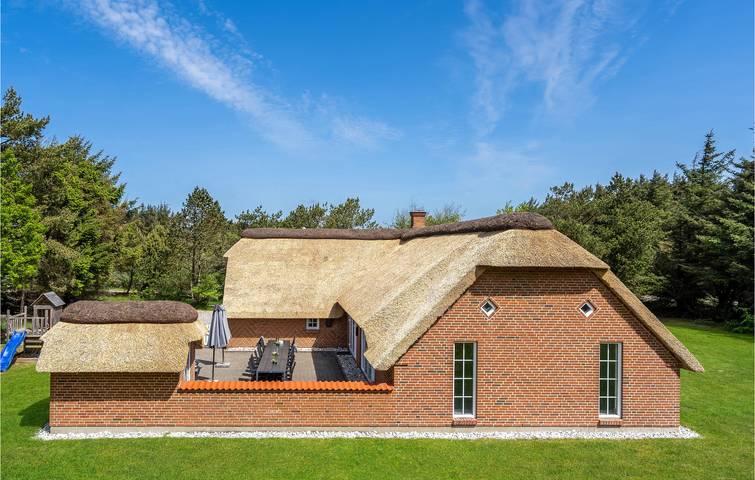 Ferienhaus für 12 Personen, mit Sauna und Whirlpool sowie Garten und Terrasse in Vedersø Klit