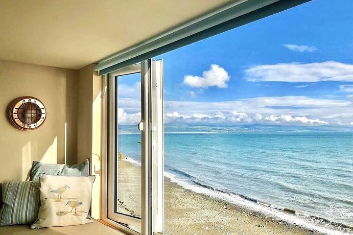 Vacation rental for 14 people, with Terrace in Wales