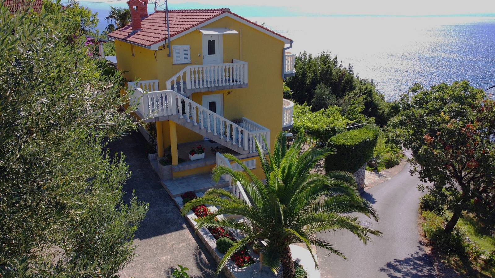 Ganze Wohnung, 1-Zimmer-Ferienwohnung mit Terrasse und Meerblick Medveja, Opatija -b in Medveja, Lovran