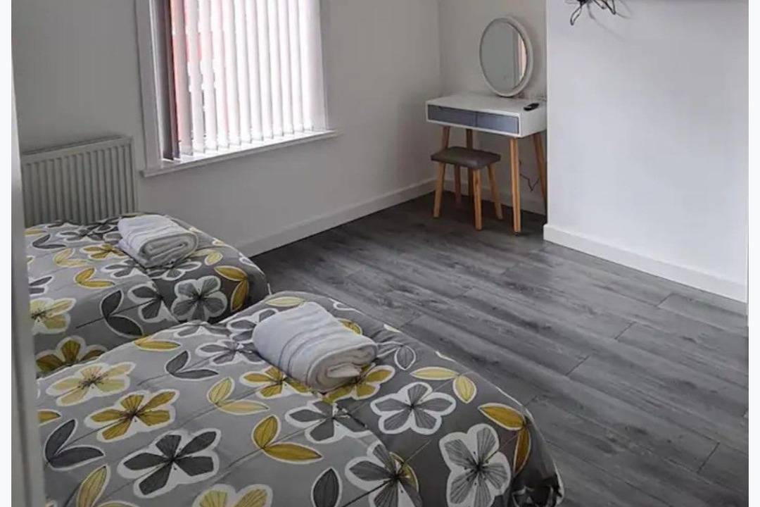 Salford - House - Sleeps 4 - Parking in Grand Manchester
